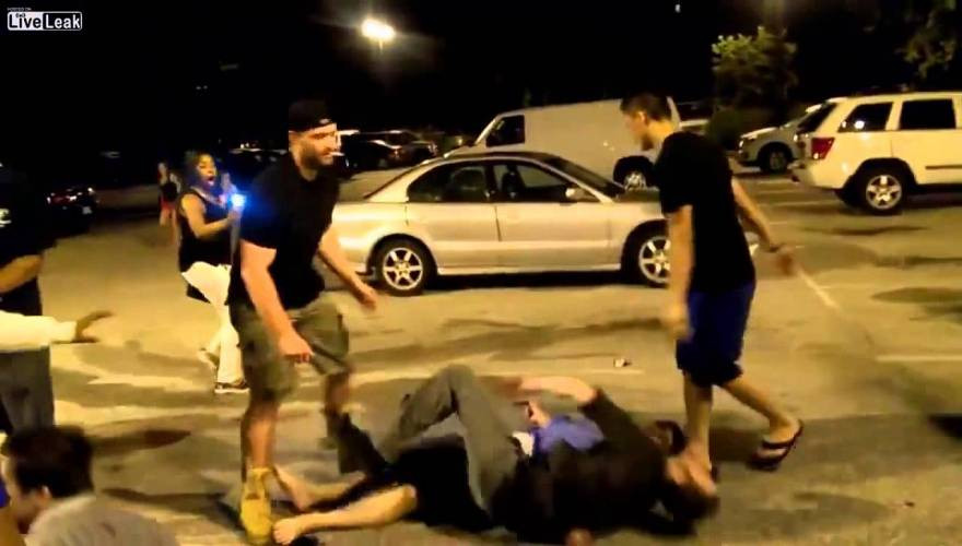 Ποτέ μην το παίζεις… μάγκας όταν δεν ξέρεις τι είναι ο άλλος (βίντεο)